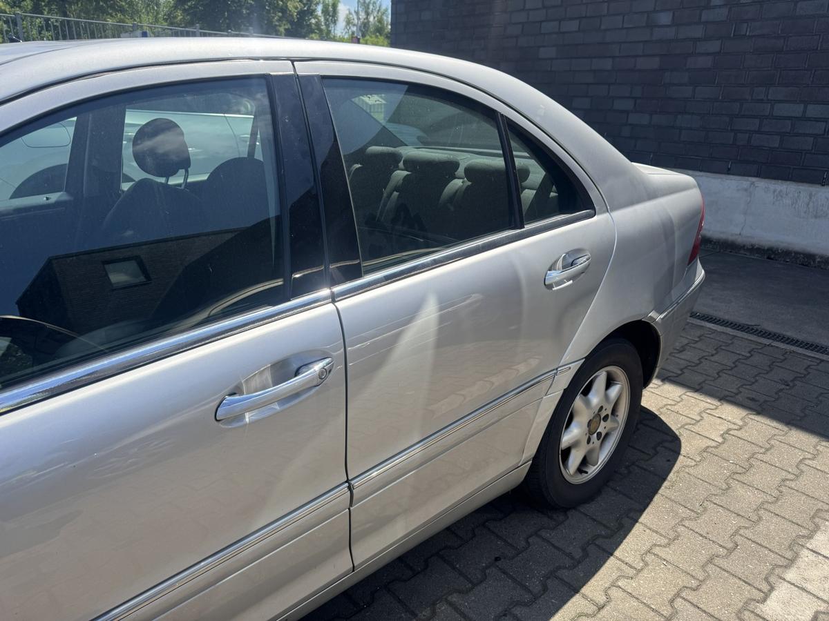 Mercedes C Klasse W203 original T&uuml;r hinten links 744 Brillantsilber Limousine Rohbau Bj.2001